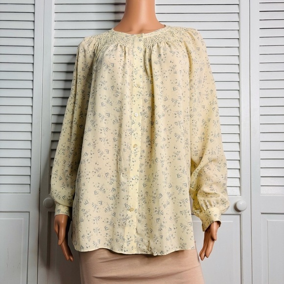 VINCE Yellow Smocked Silk Floral Button Down Blouse Size Medium - Picture 2 of 10